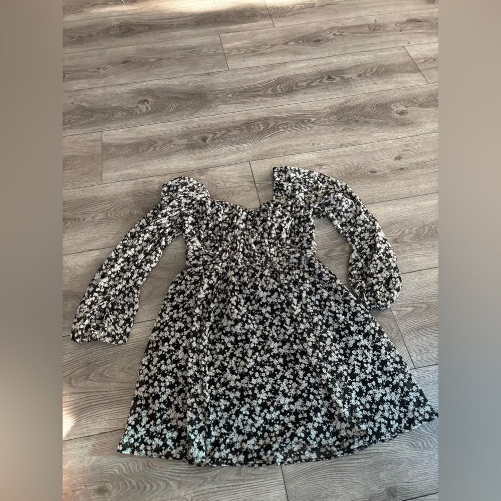 Express woman’s mini long sleeve dress used in good condition